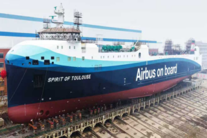 Ein Neubau beim Stapellauf