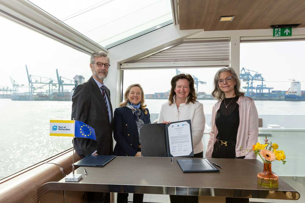 (v.l.) Robert de Groot (Vice-President EIB), Nadia Calviño (President EIB), Vivienne de Leeuw (CFO Port of Rotterdam Authority), Cecilia Thorfinn (Acting Head of the European Commission Representation to the Netherlands)
