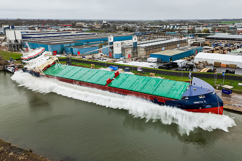 Für Carisbrooke bei Royal T Shipyards quer vom Stapel gelaufen: Die "Greta C" (© Royal T via LinkedIn)