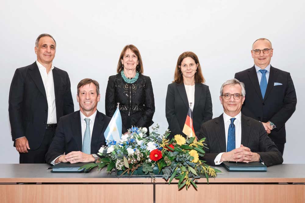 Unterzeichnung des Vertrags zwischen SESA und SEFE