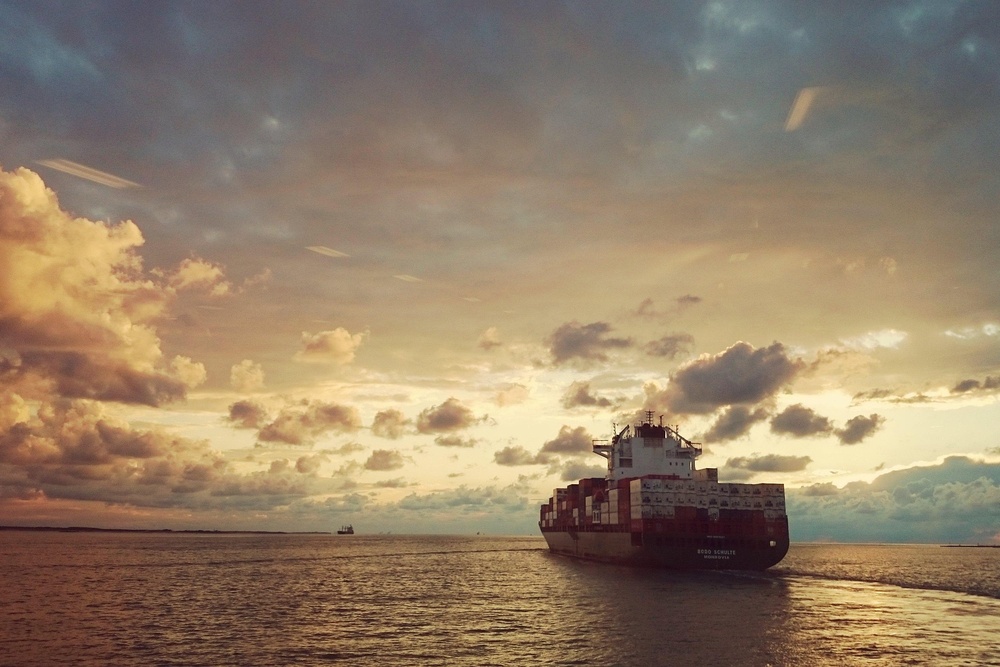 Ein Schiff in See