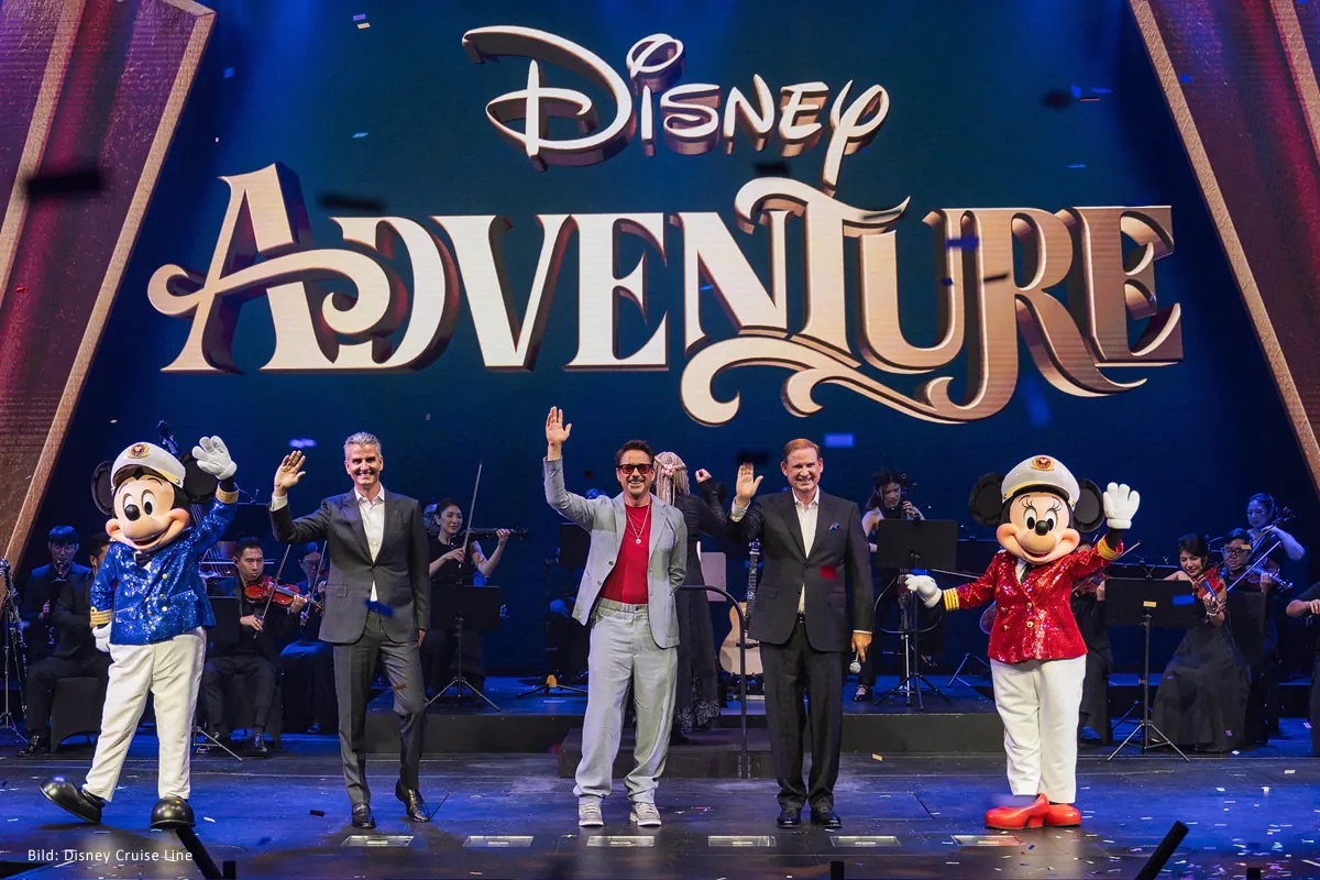 Taufe der „Disney Adventure“ in Singapur, in der Mitte Robert Downey Jr.