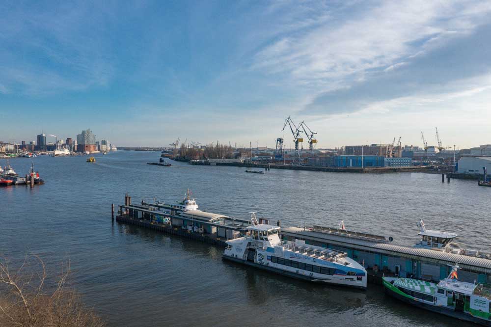 Hadag-Fähranleger im Hamburger Hafen
