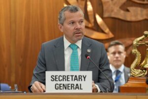 IMO-Generalsekretär Arsenio Dominguez bei der MEPC 84 in London