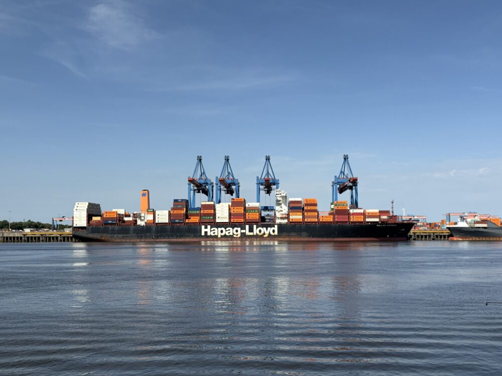 Hapag-Lloyd , Hamburger Hafen, AltenwerderHapag-Lloyd , Hamburger Hafen, Altenwerder