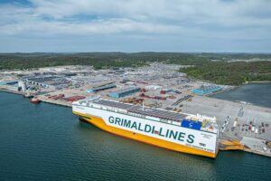 „Grande Svezia“ im Hafen von Wallhamn, Schweden