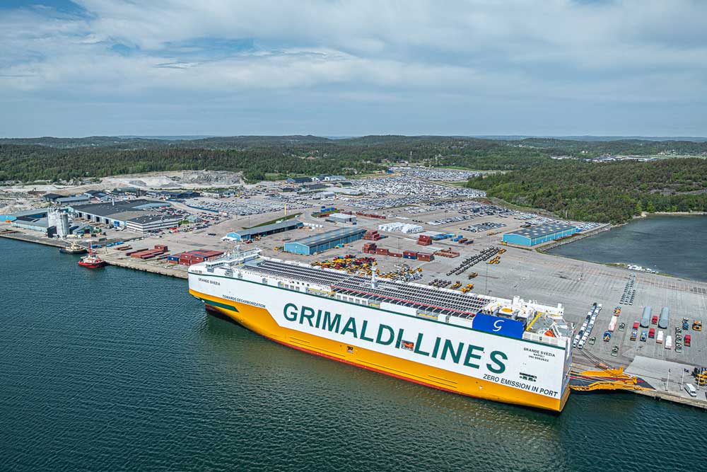 „Grande Svezia“ im Hafen von Wallhamn, Schweden
