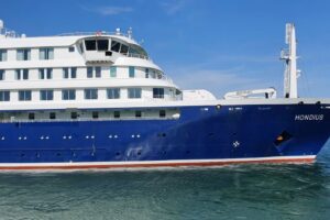 Ein Schiff
