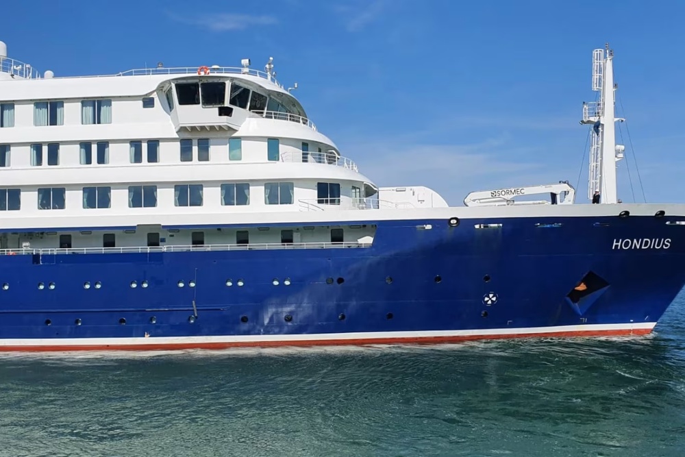 Ein Schiff