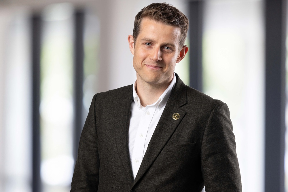Ein Mann, der bei Deugro manager ist