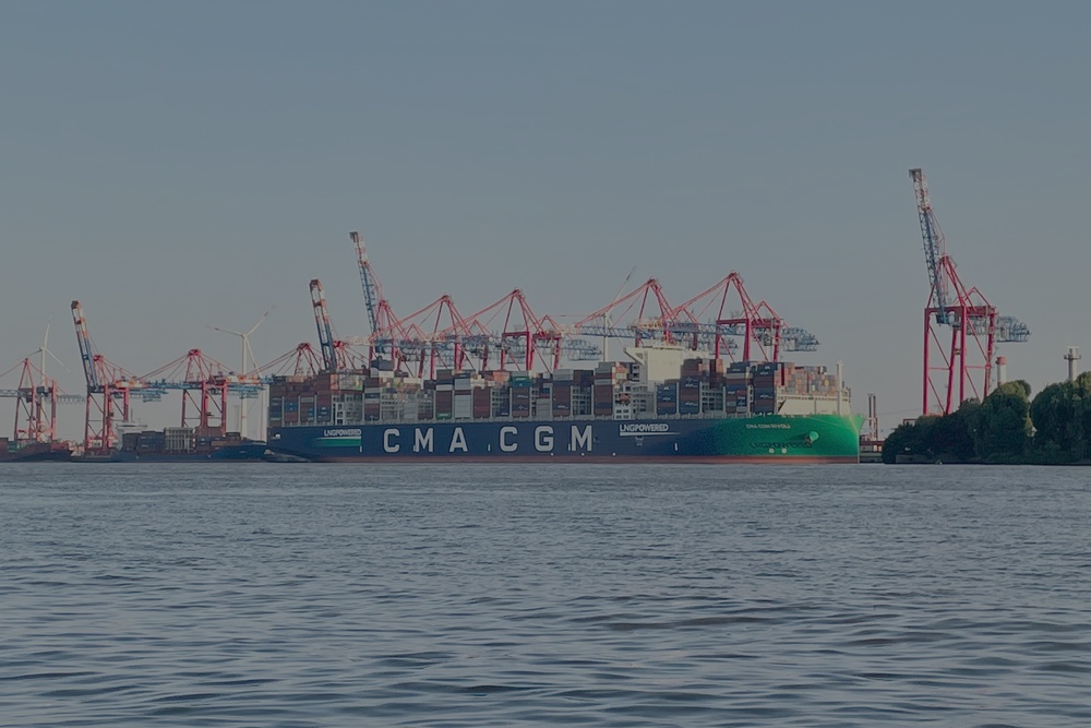 Ein Schiff der französischen Linienreederei CMA CGM