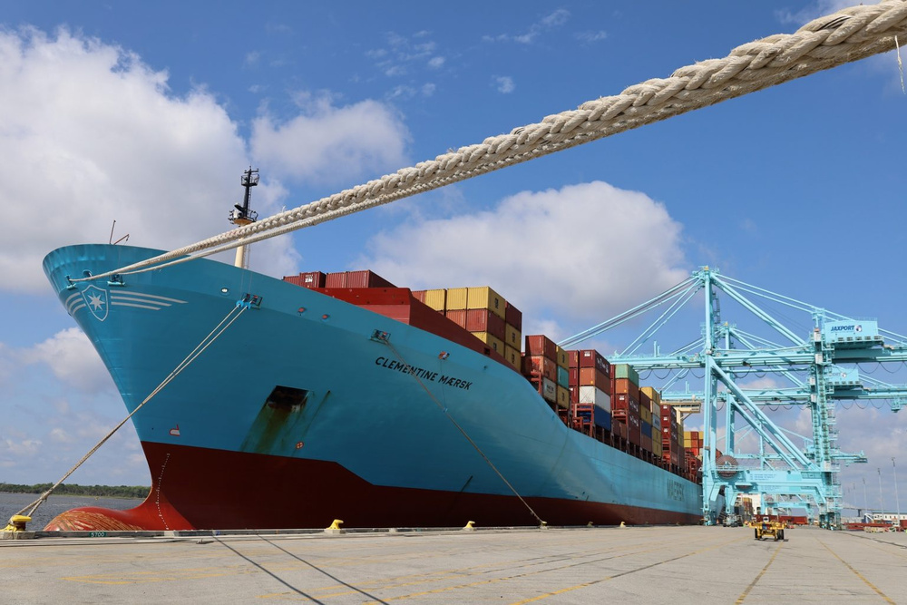 Die "Clementine Maersk" hat jetzt westgehend eine Passage durch den Suezkanal passiert. Das Schiff ist im MECL-Dienst von Maersk Line von Salalah nach New York unterwegs. (© Jacksonville Port Authority)