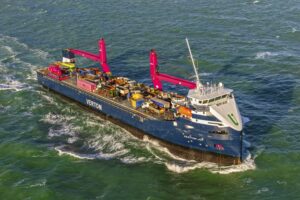 Ein Schiff von der Reederei Vertom in See