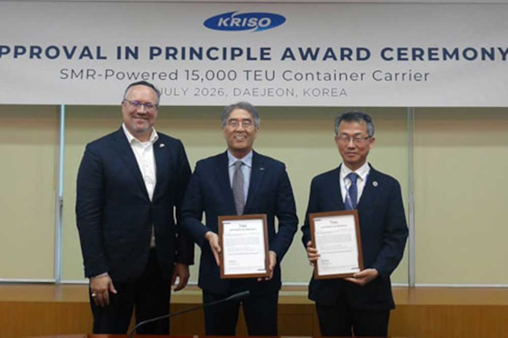 Patrick Ryan, ABS Senior Vice President and Chief Technology Officer; Keyyong Hong, KRISO President; and Jinyoung Cho, KAERI Senior Vice President, Advanced Nuclear Reactor Lab.