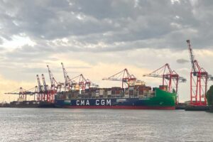 Die "CMA CGM Notre Dame" ist mit einer Kapazität von 24.000 TEU das derzeit größte Containerschiff weltweit