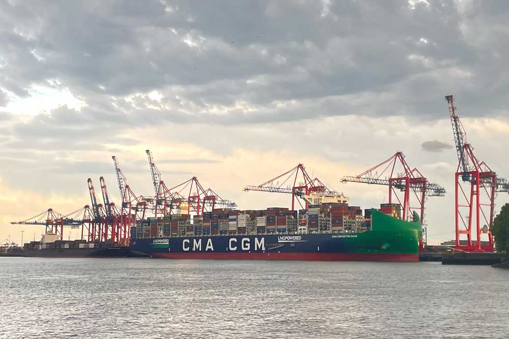Die "CMA CGM Notre Dame" ist mit einer Kapazität von 24.000 TEU das derzeit größte Containerschiff weltweit