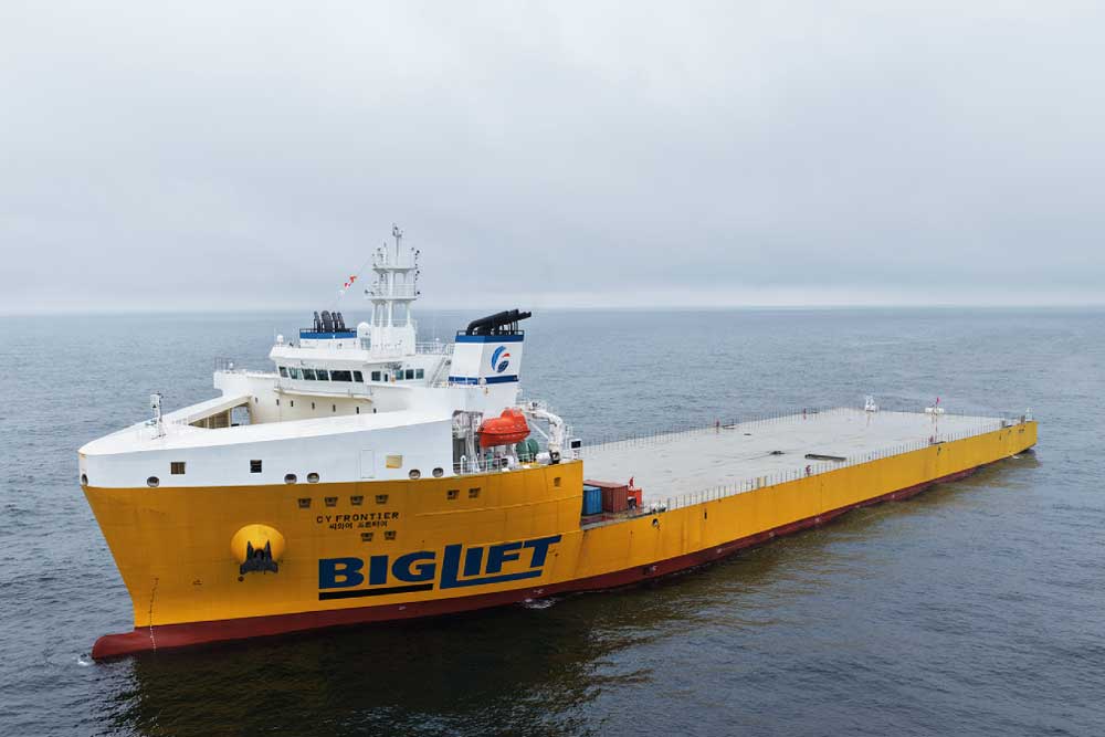 Schwergutschiff „CY Frontier“ auf dem Meer