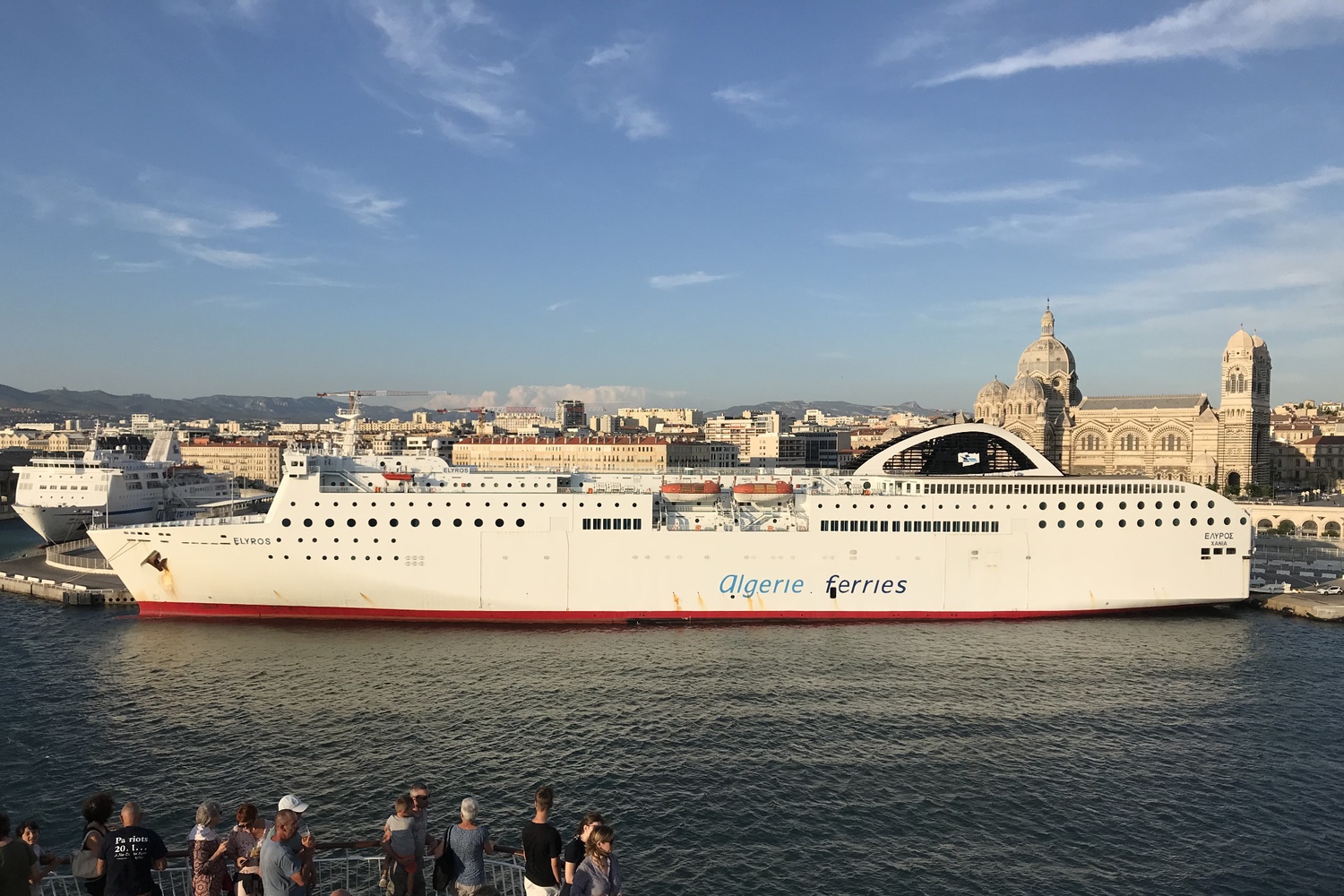 Die »Elyros« im Juli 2018 unter den Farben von Algérie Ferries in Marseille. Foto: JeanGilbetCasanis/Wikimedia Commons, CC BY-SA 4.0.