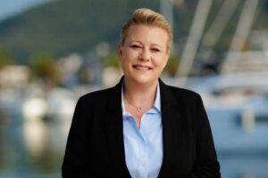 Andrea Eggers, eine Frau im Anzug