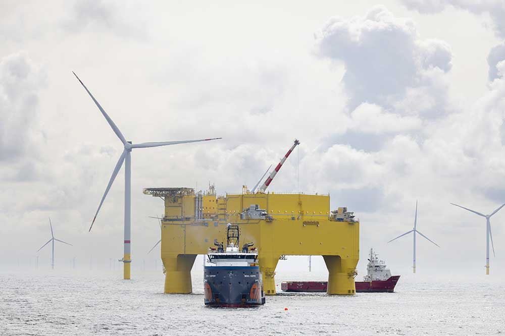 84 Meter hoch und etwa 27.000 Tonnen schwer: Die Konverterplattform DolWin epsilon (Projekt DolWin5) ist die neuste ihrer Art von Tennet in der Nordsee. (Quelle: Tennet Germany)