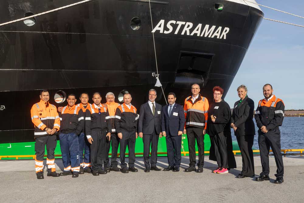 Taufgesellschaft der "Astramar" (© ESL Shipping)