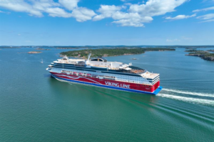 Viking Line verbindet ausgewählte Ostseerouten mit dem FlixBus-Netz: Ab 1. Oktober sind Fähr- und Fernbusreisen gemeinsam buchbar (© Vinking Line)