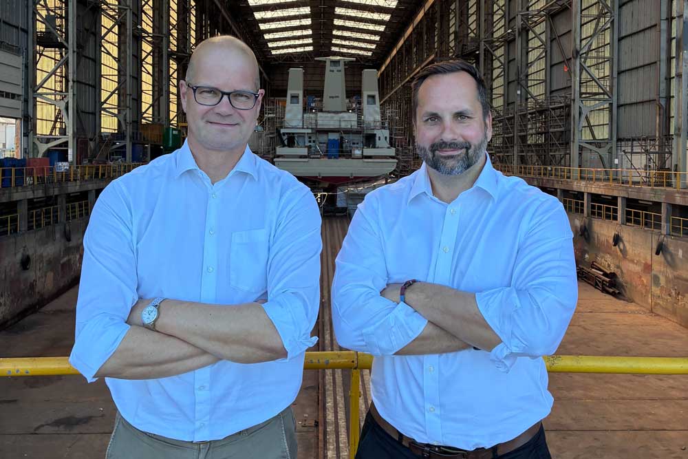 Frank Mallon, Geschäftsführer der Flensburger Shipyard, und Max Berger, Director Maritime bei Stark (© FSG)