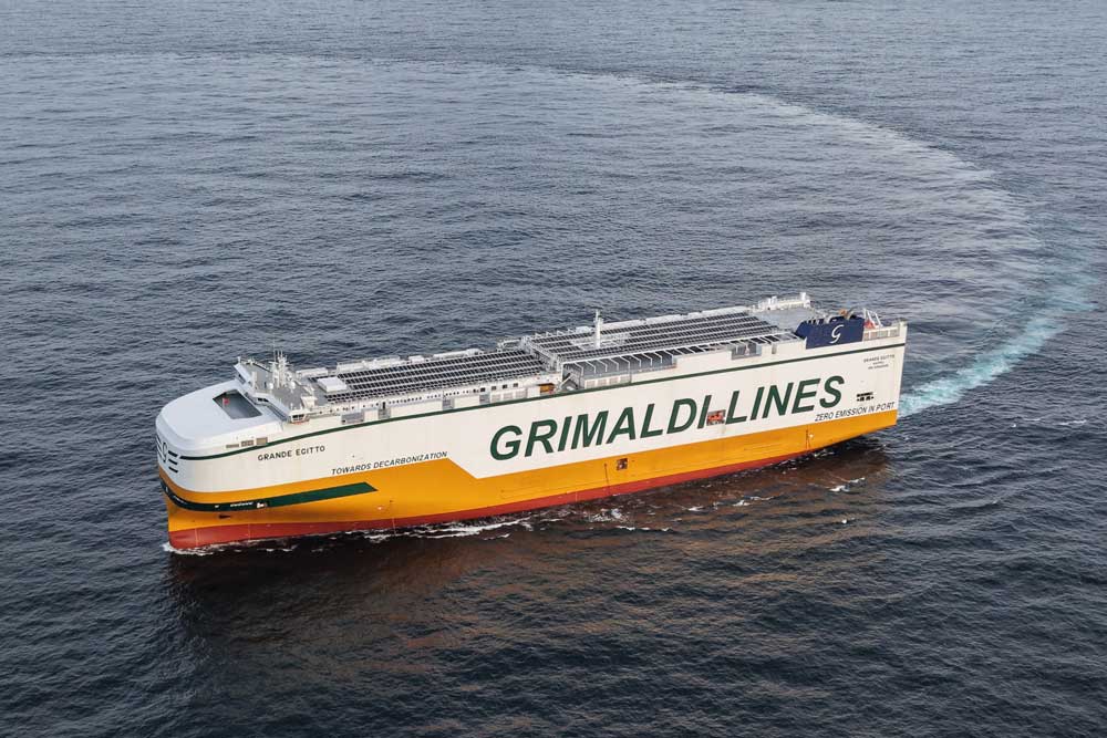 Die 220 m lange "Grande Egitto" (© Grimaldi)