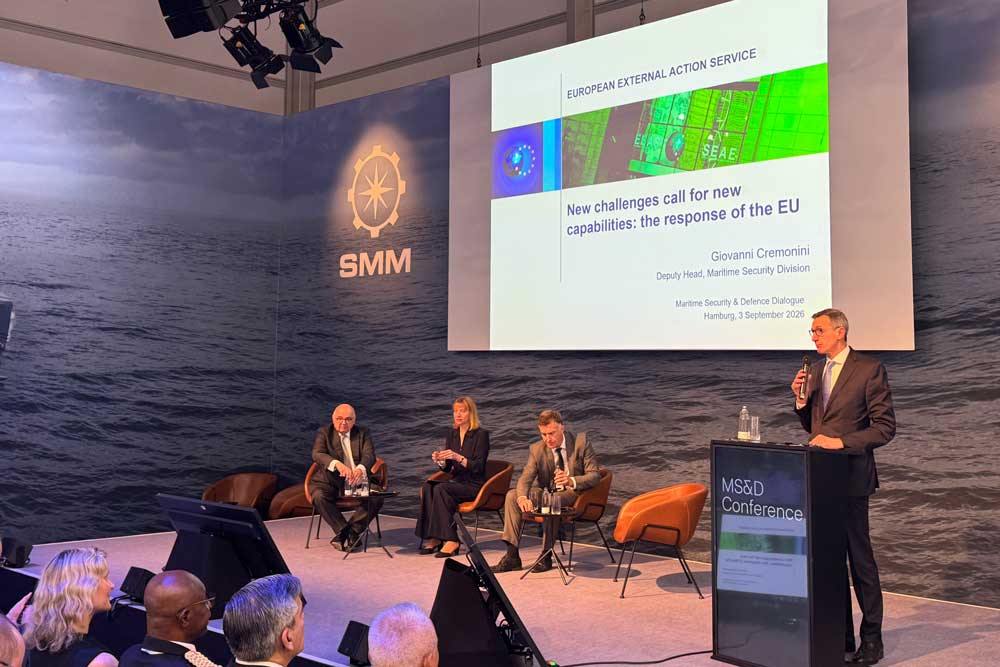 (v.l.): DMI-Vorstandsmitglied Heinz Schulte, Irina Haesler (VDR), Oliver Juckenhövel (TKMS) und Giovanni Cremonini (EEAS)