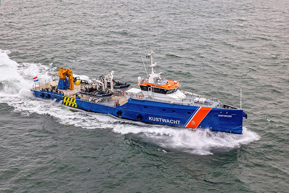 Das 53 Meter lange Patrouillenschiff „Enforcer“ der niederländischen Küstenwache auf Fahrt in der Nordsee