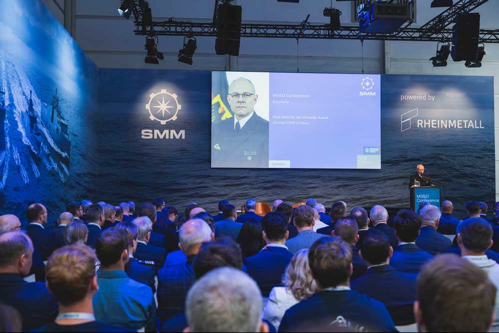 Vizeadmiral Jan Christian Kaack spricht auf der MS& vor Publikum