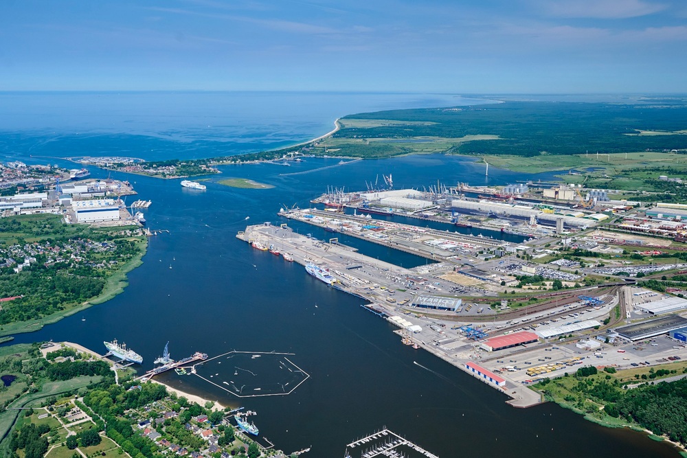 Das auf 680 m verlängerte KV-Terminal ermöglicht die Abfertigung längerer Güterzüge auf fünf Gleisen (© Rostock Port)