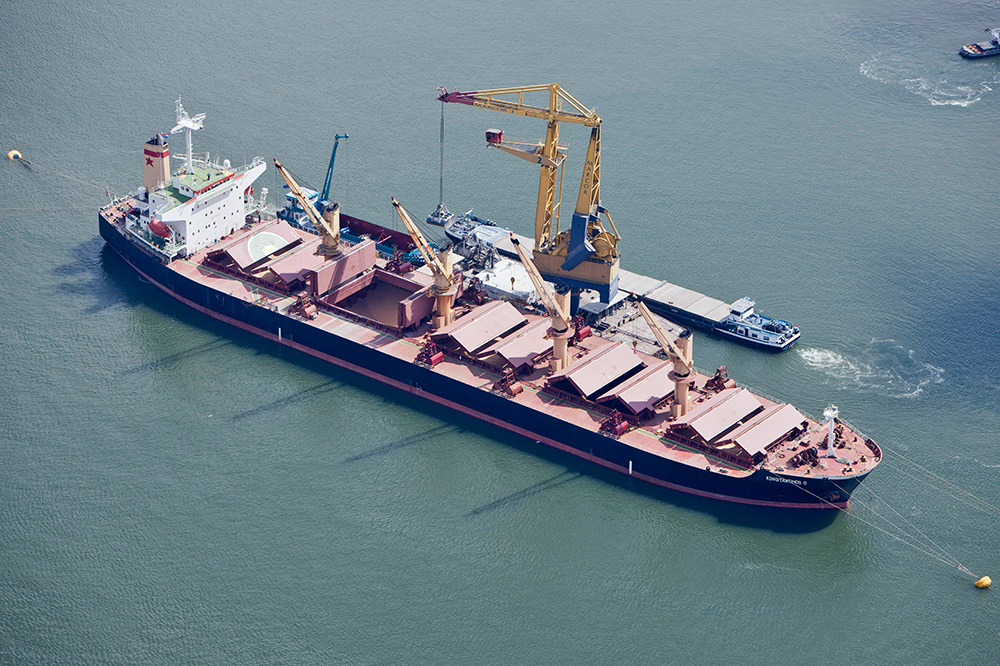 Seeschiff, Binnenschiff, Ship-to-ship, Niedrigwasser