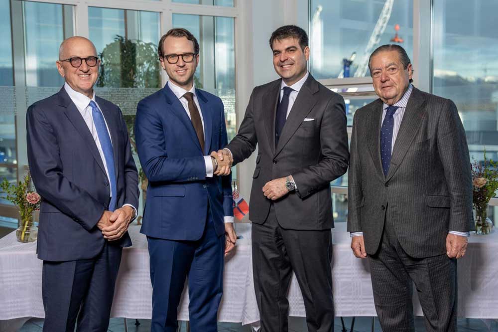Vertreter von Boluda Shipping und Samskip bei der Übernahmevereinbarung (© Boluda / Samskip )