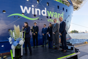 Bei der Taufe war auch die Hamburger Wirtschaftssenatorin Melanie Leonhard anwesend (© Windward Offshore)