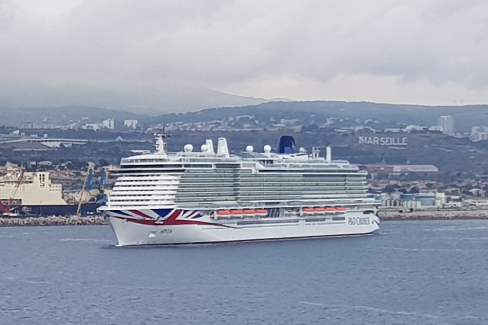 Der Cruiser "Arvia" wurde bei der Papenburger Meyer Werft gebaut. Vergangenes Jahr kam es zu einem tödlichen Unfall (Gérard / Wikimedia Commons / CC BY-SA 4.0)