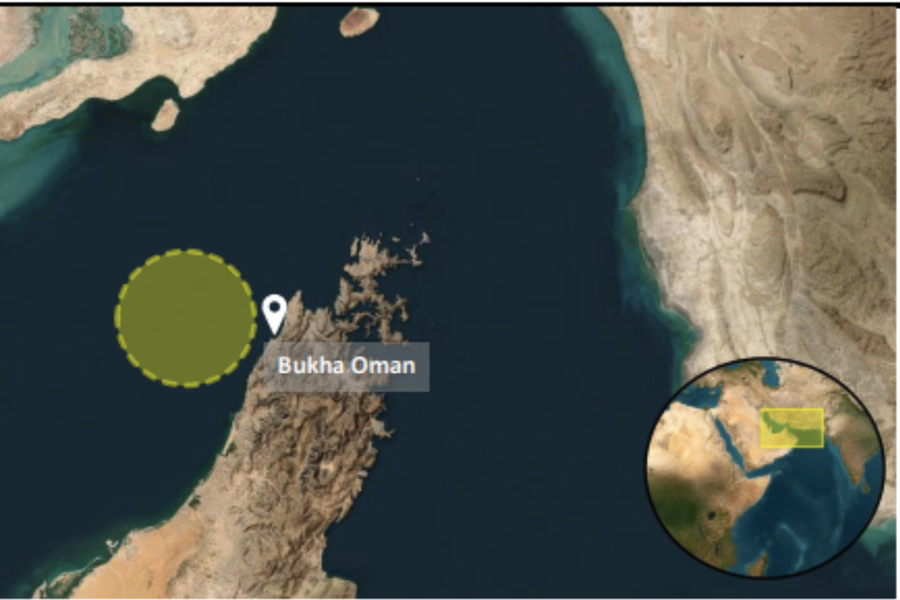 Satellitenaufnahme der Straße von Hormus: Die Markierung zeigt die Position des Tankers „Al Dasma“ zum Zeitpunkt des Angriffs (© UKMTO)