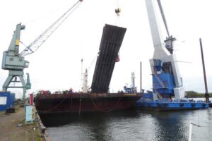 Rückbau der RoRo-Rampe der „Frøya US120“ in Bremerhaven