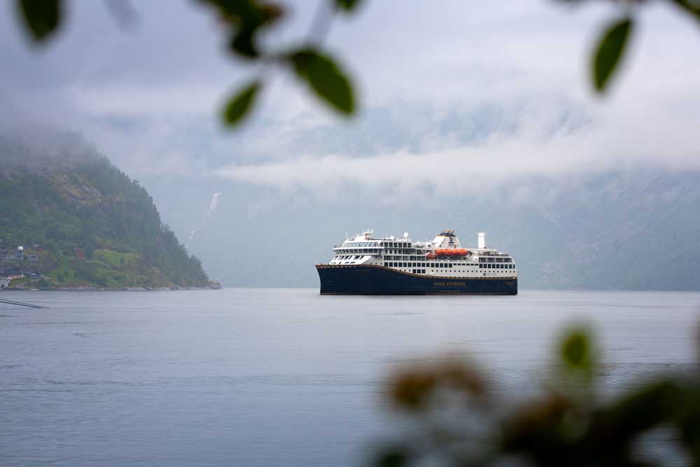 „Havila Pollux“ im Geirangerfjord