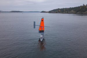 Eine unbemannte "Voyager" von Saildrone verlässt den schwedischen Hafen Nynäshamn zu einer Überwachungsmission in der Ostsee. ( © Saildrone)