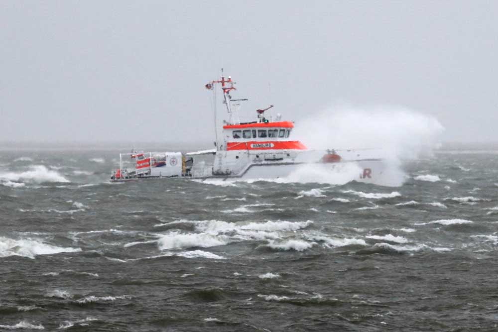 Seenotrettungskreuzer „Hamburg“ im Sturm