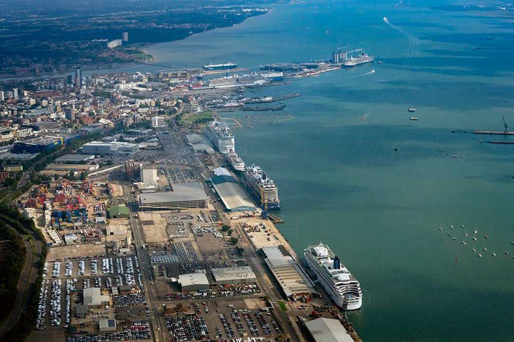 Luftaufnahme des Hafens von Southampton