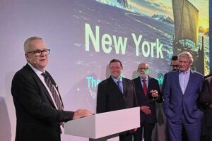 CEO Thomas Nordberg (l.) eröffnete das neue Büro in New York