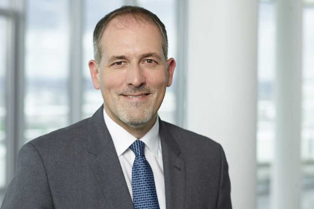Torsten Haase; ein Mann im Anzug lächelt in die Kamera